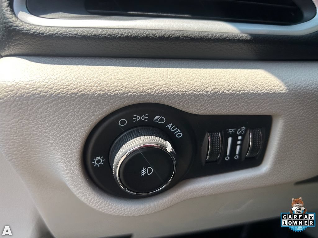 Certified 2024 Chrysler Pacifica Touring-L FWD image 28