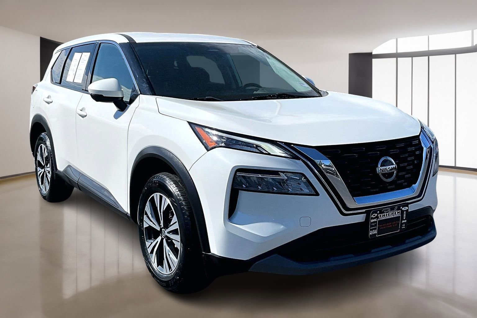 Used 2021 Nissan Rogue SV image 1