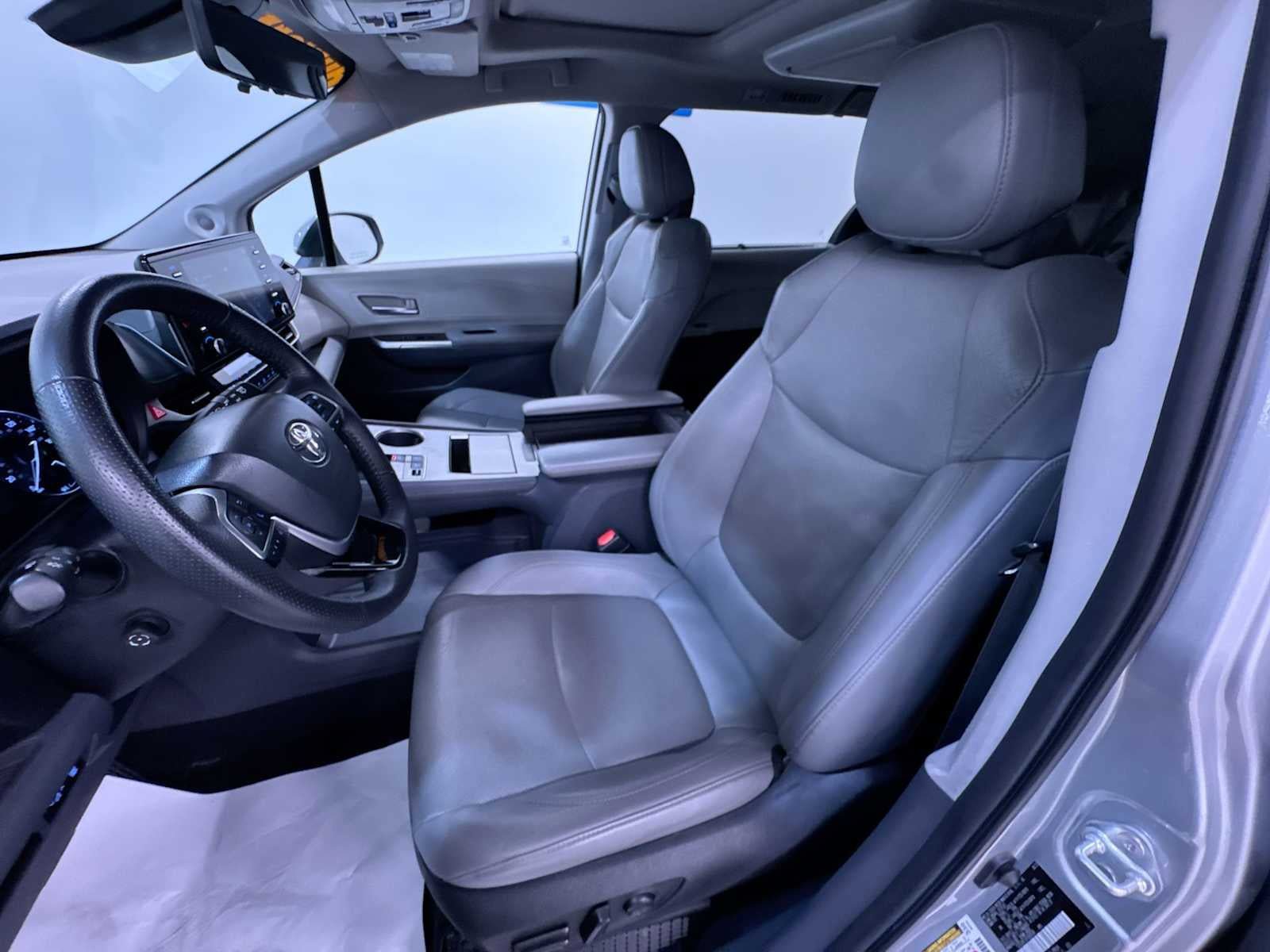 Used 2023 Toyota Sienna Limited AWD/4WD image 14