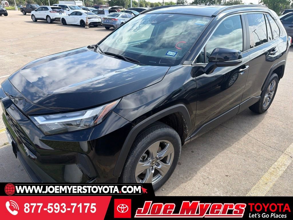 Used 2025 Toyota RAV4 XLE FWD image 1