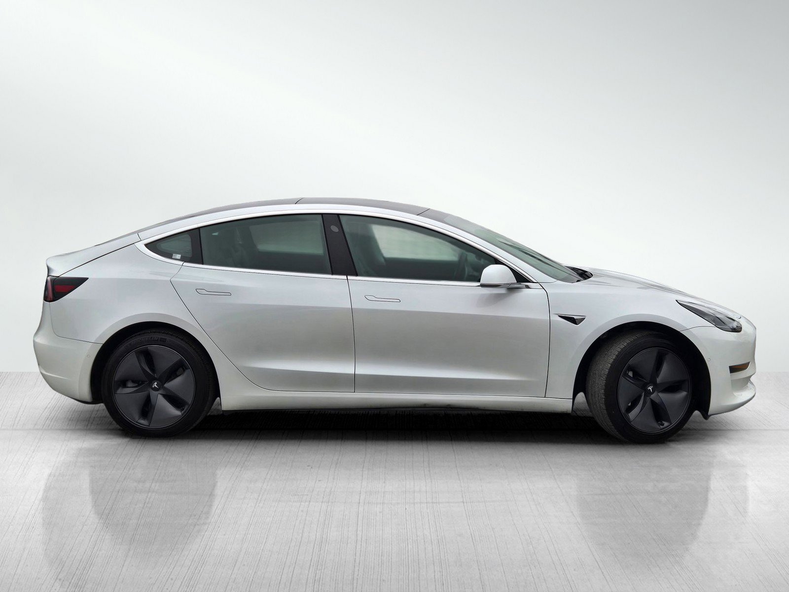 Used 2020 Tesla Model 3 Standard Range Plus RWD image 3