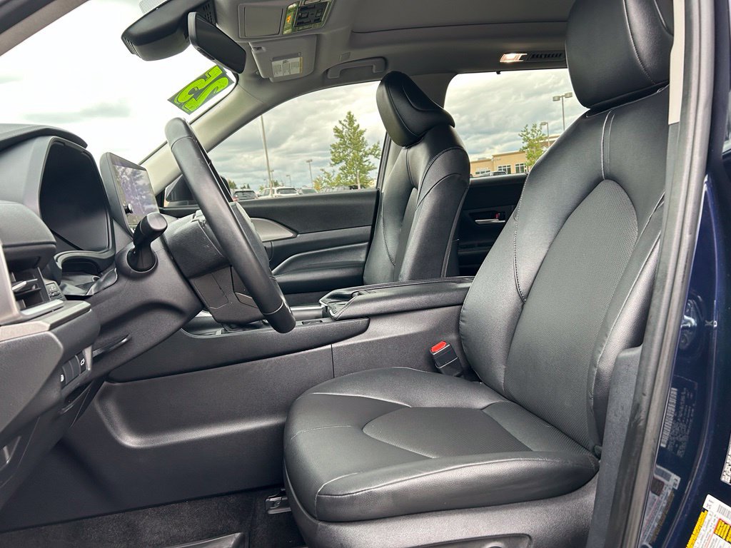 Used 2025 Toyota Grand Highlander AWD image 24