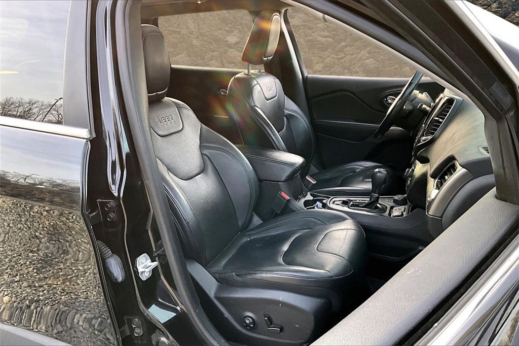 Used 2019 Jeep Cherokee Limited image 7