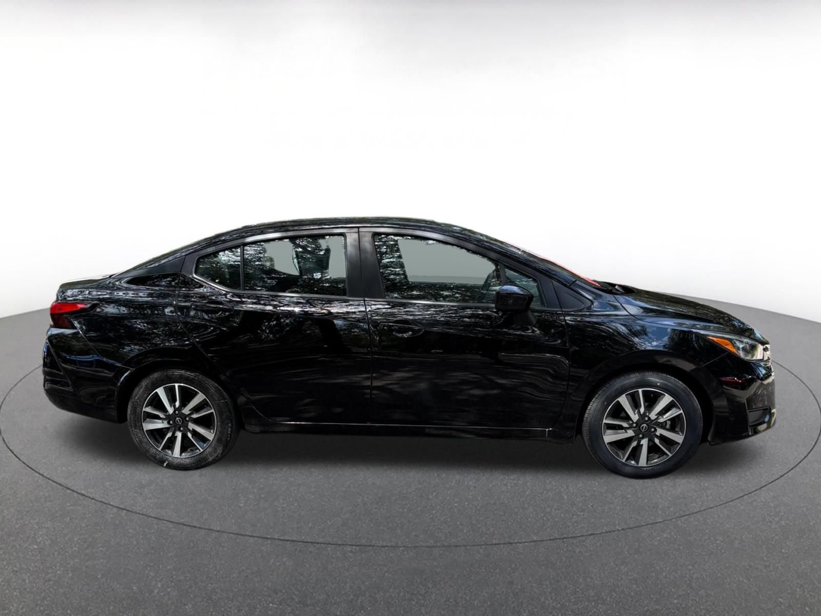 Used 2025 Nissan Versa SV FWD image 9