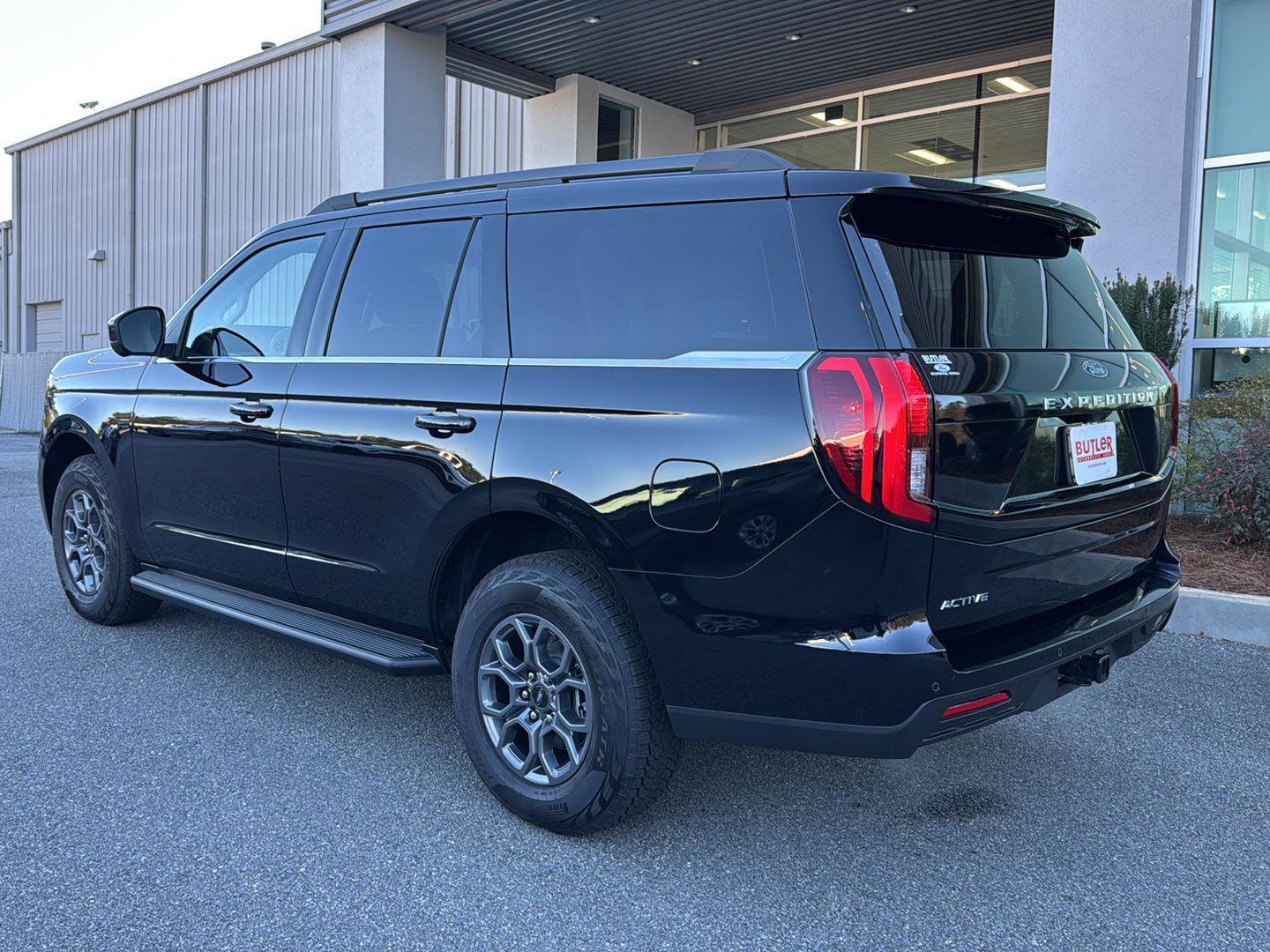 New 2025 Ford Expedition Active image 4