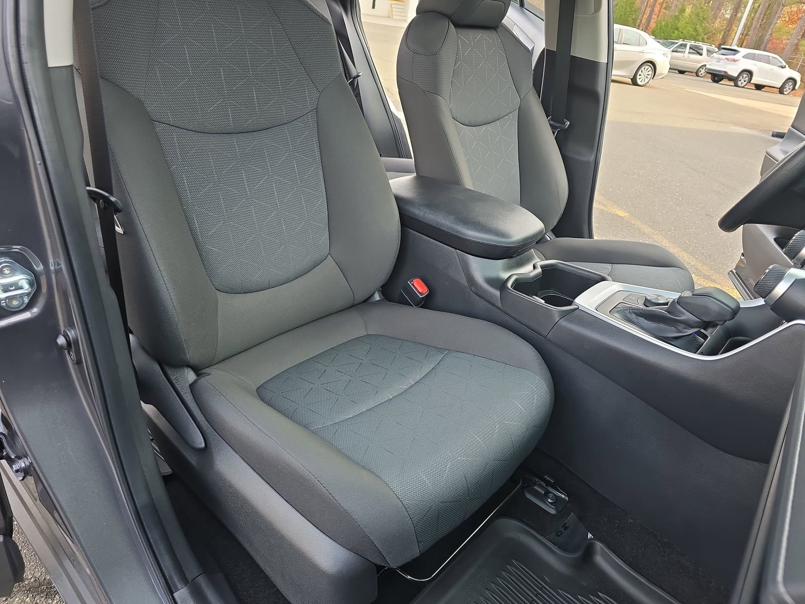 Used 2024 Toyota RAV4 XLE image 16