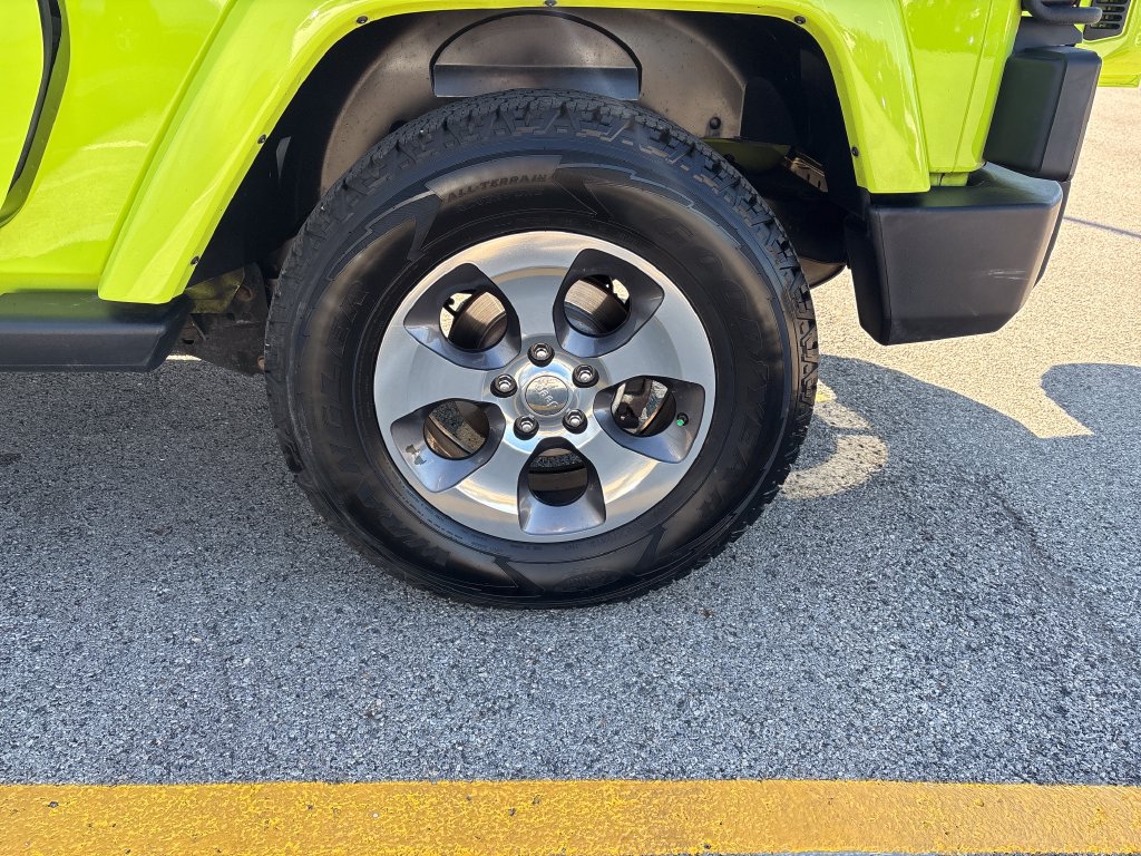 Used 2017 Jeep Wrangler Sahara w/ Connectivity Group AWD/4WD image 24