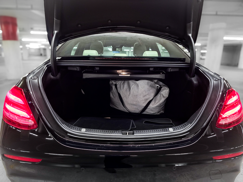 Used 2019 Mercedes-Benz E 300 4MATIC image 8
