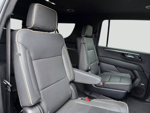 Used 2025 Chevrolet Suburban Premier AWD/4WD image 12