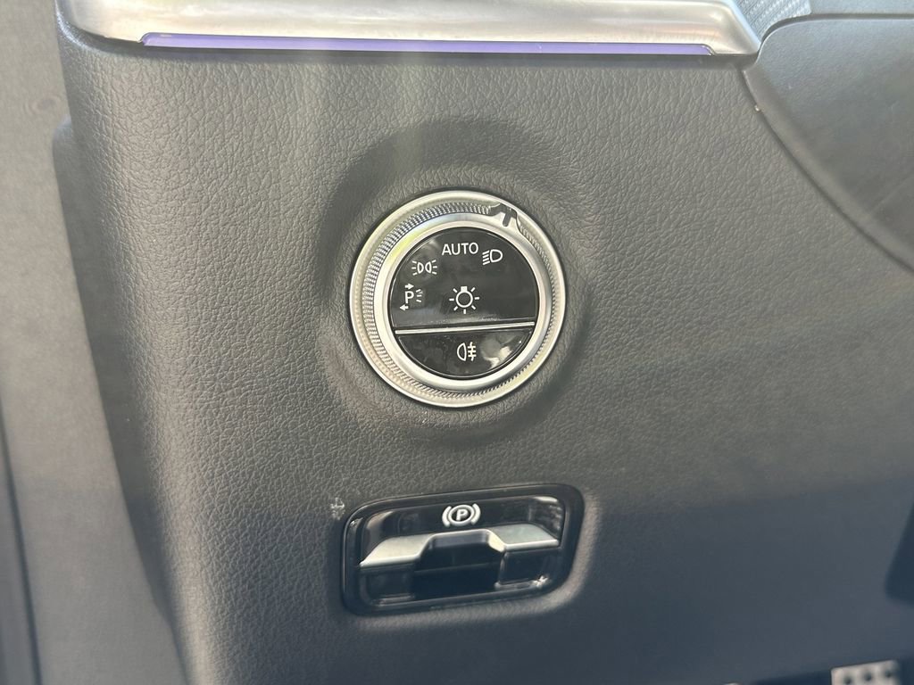 Certified 2025 Mercedes-Benz CLE 300 4MATIC Coupe image 31
