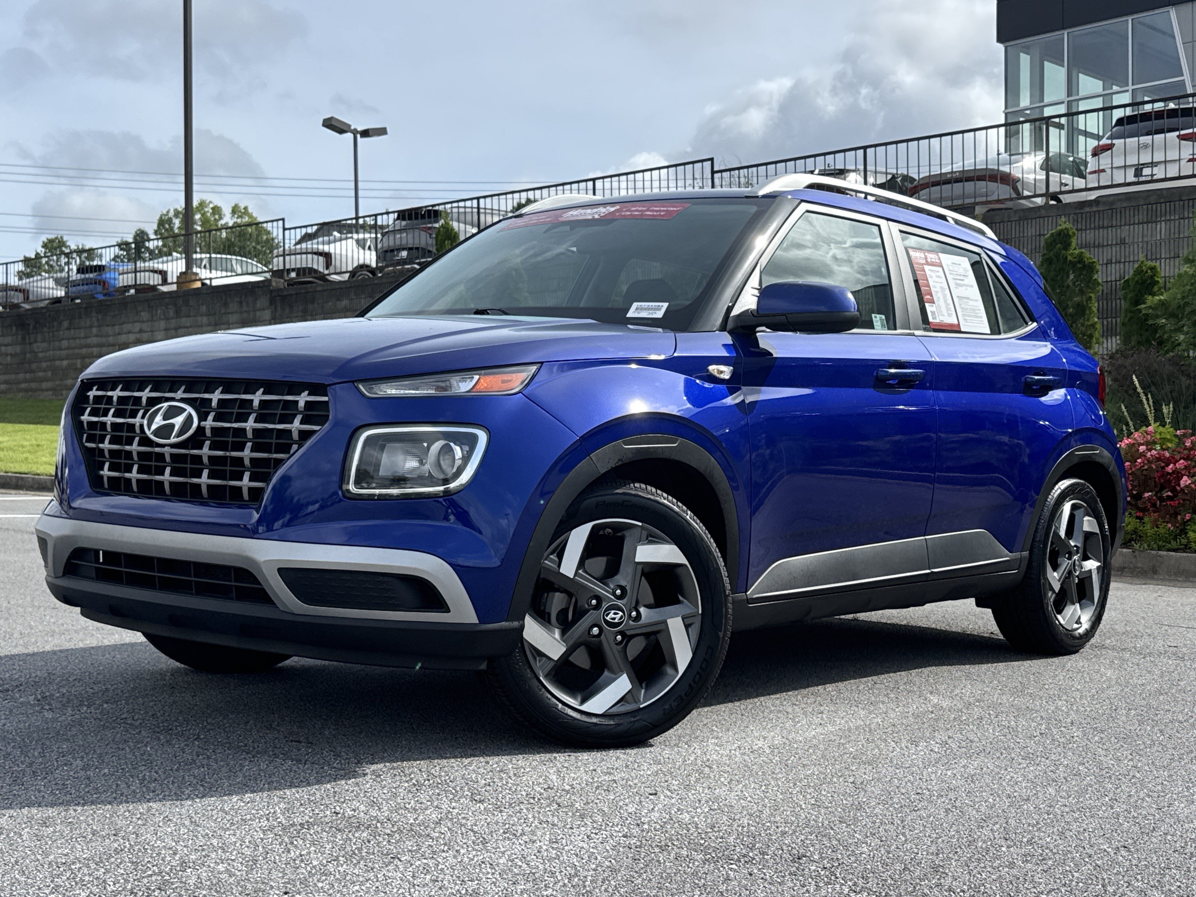 Used 2024 Hyundai Venue SEL FWD image 5