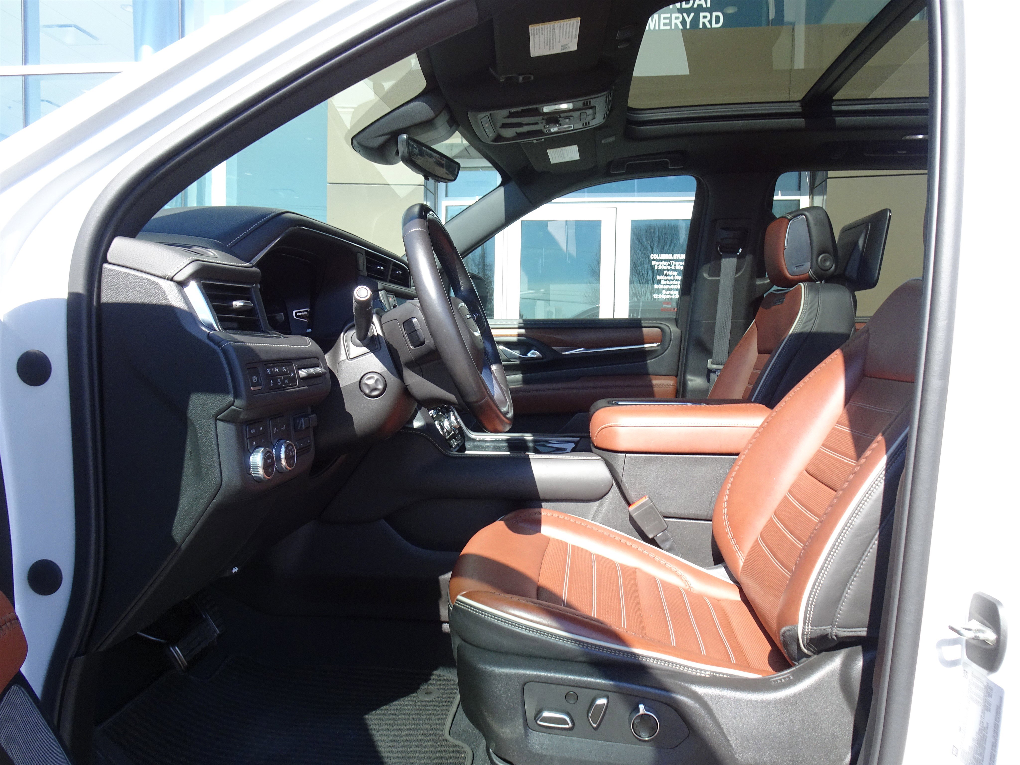 Used 2023 GMC Yukon Denali Ultimate image 8