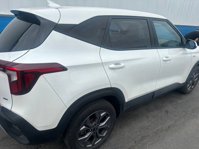 Used 2024 Kia Seltos LX AWD/4WD image 7