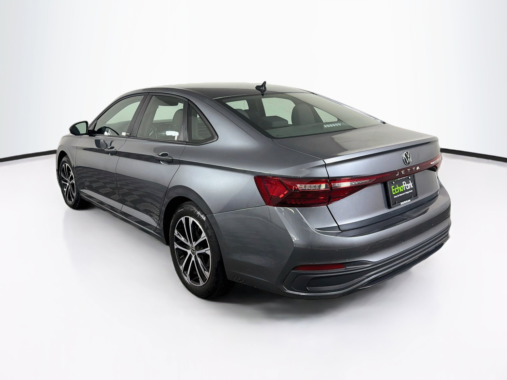 Used 2025 Volkswagen Jetta Sport FWD image 5