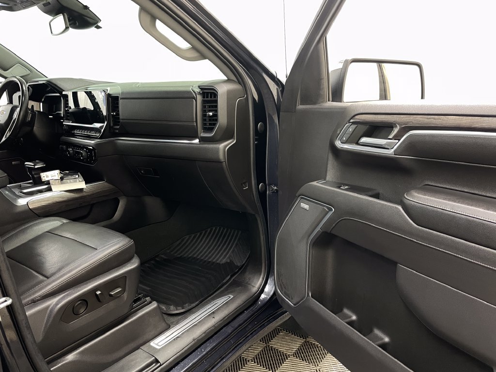 Certified 2022 Chevrolet Silverado 1500 LTZ AWD/4WD image 36