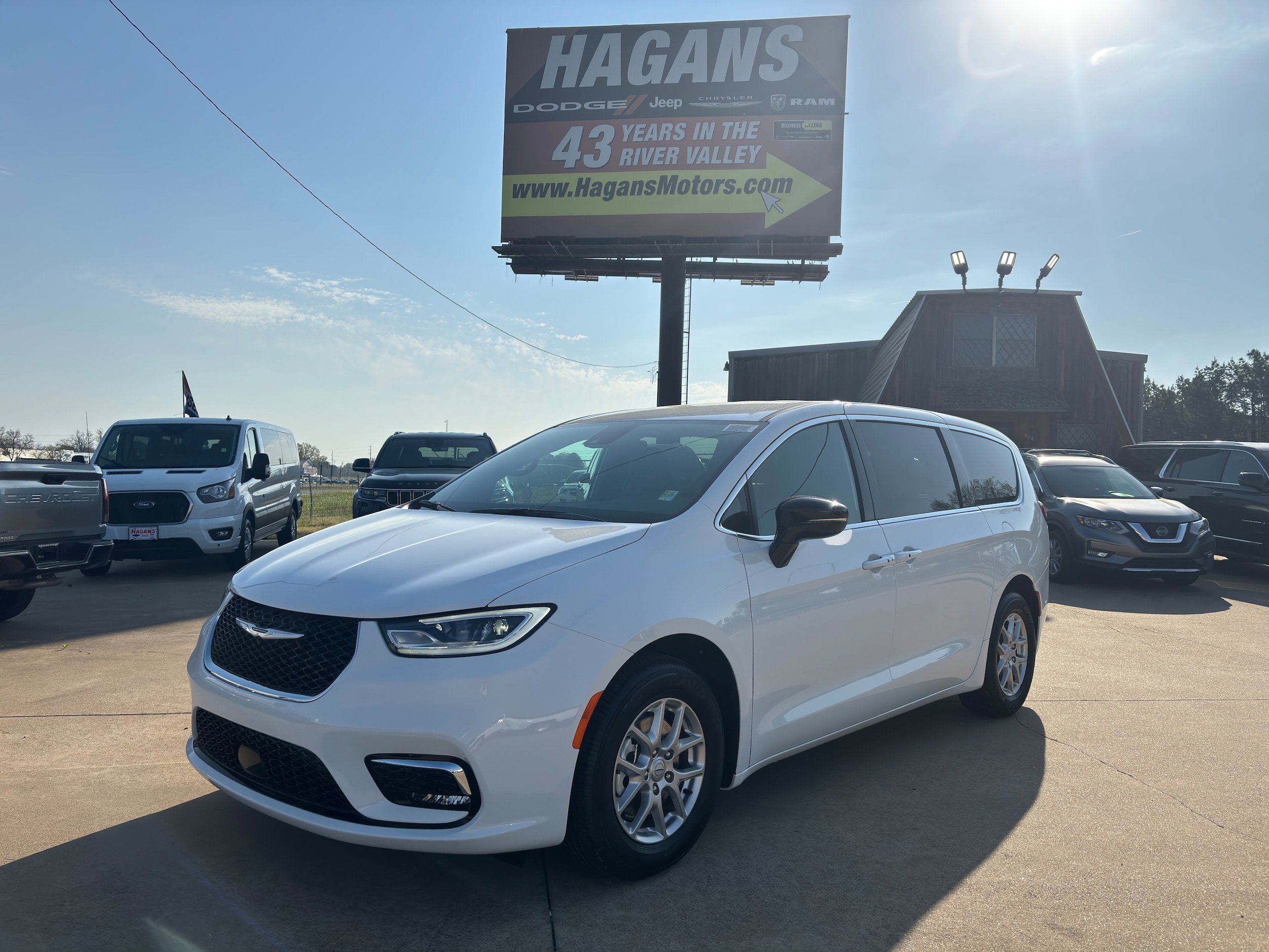 New 2026 Chrysler Pacifica Select