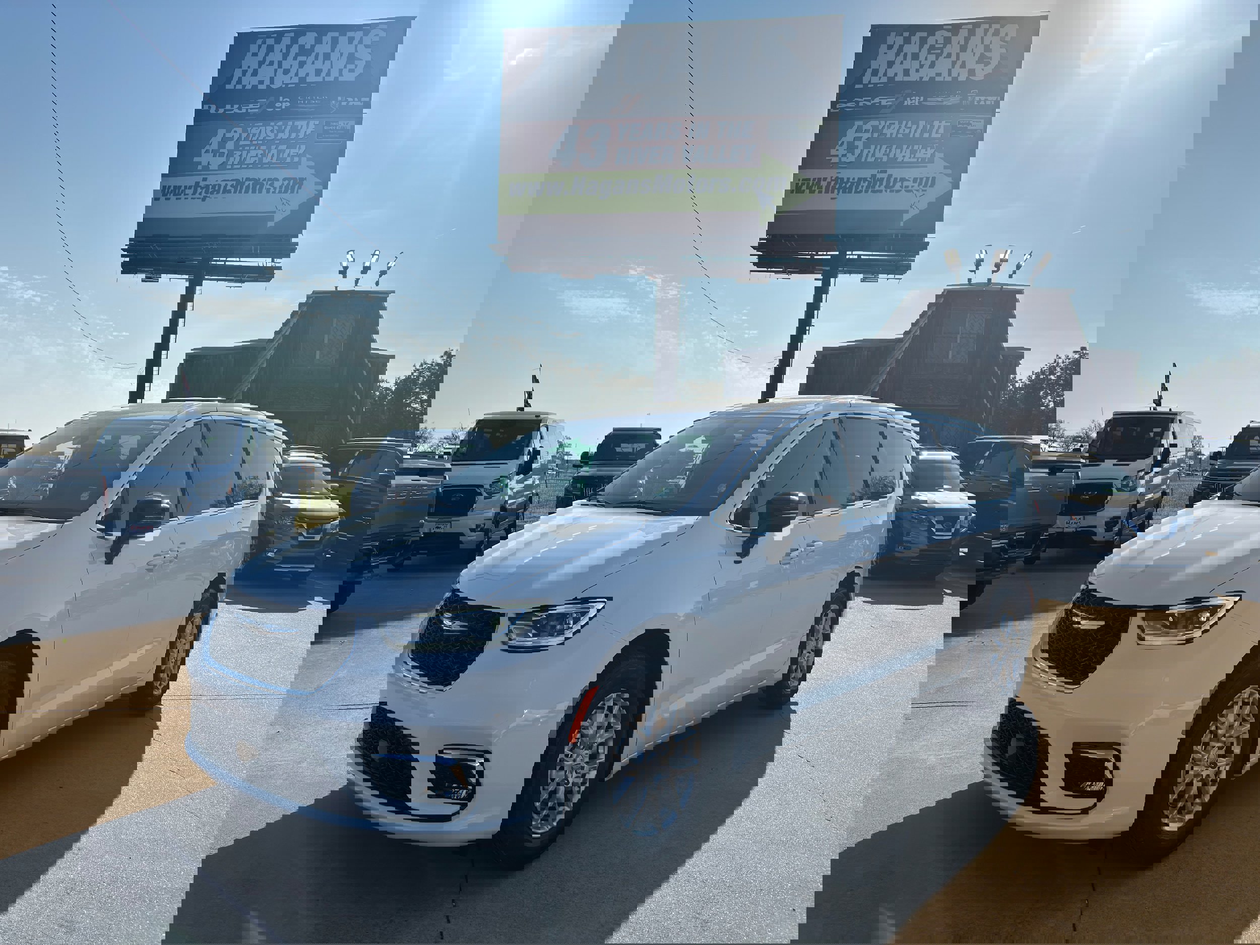 New 2026 Chrysler Pacifica Select image 1