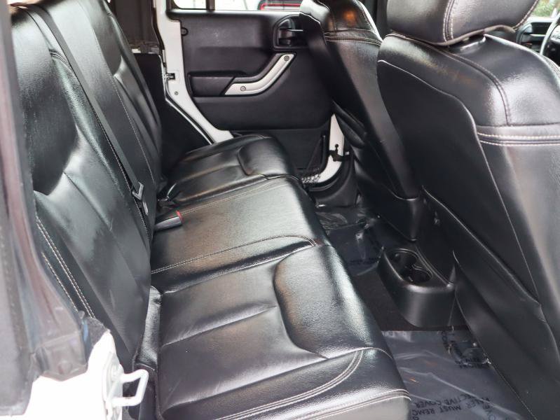 Used 2015 Jeep Wrangler Unlimited Sahara w/ Connectivity Group AWD/4WD image 14