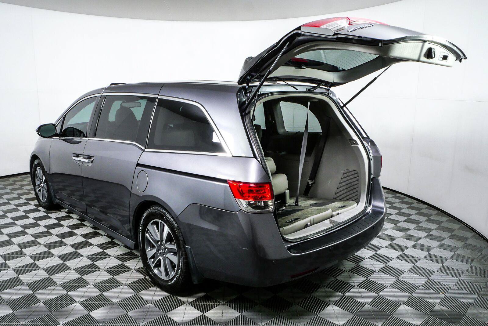 Used 2016 Honda Odyssey Touring image 35