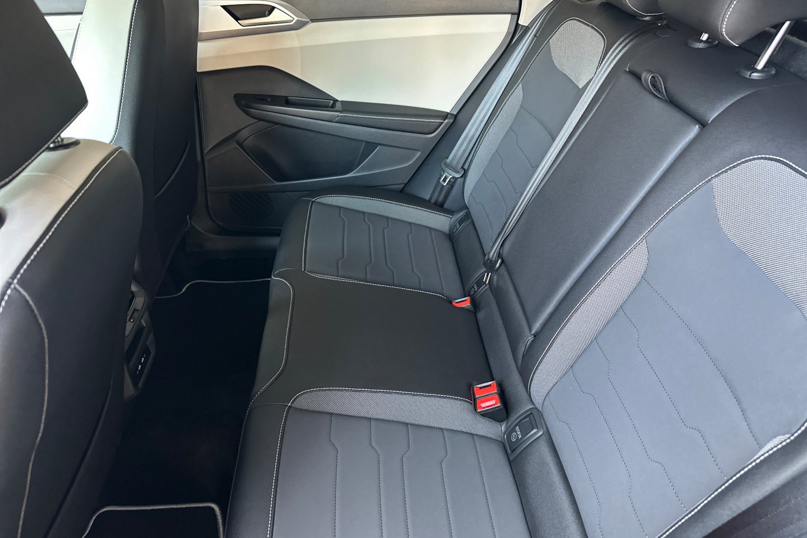 New 2026 Volkswagen Taos SE FWD image 10