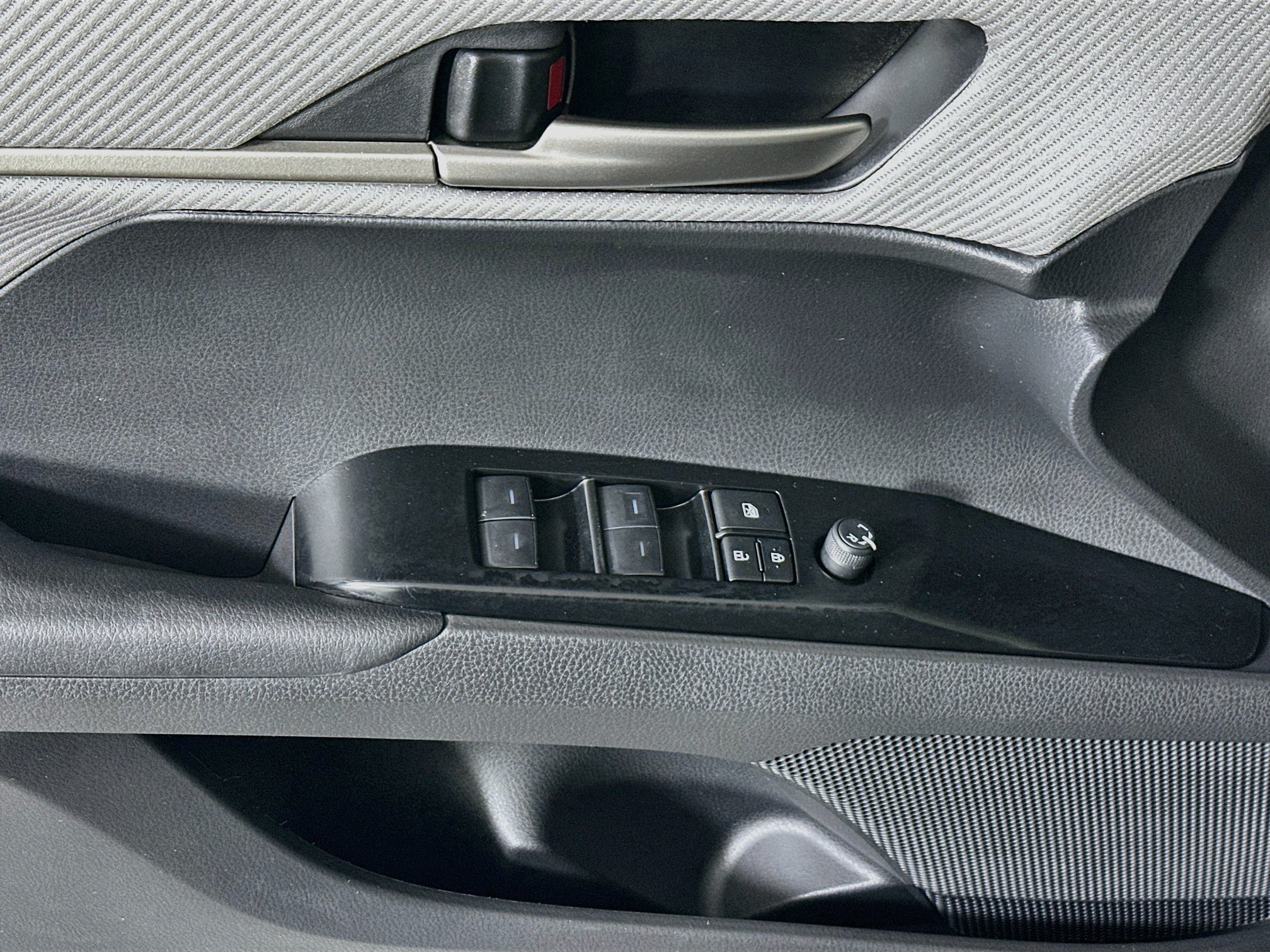 Used 2025 Toyota Camry SE FWD image 14