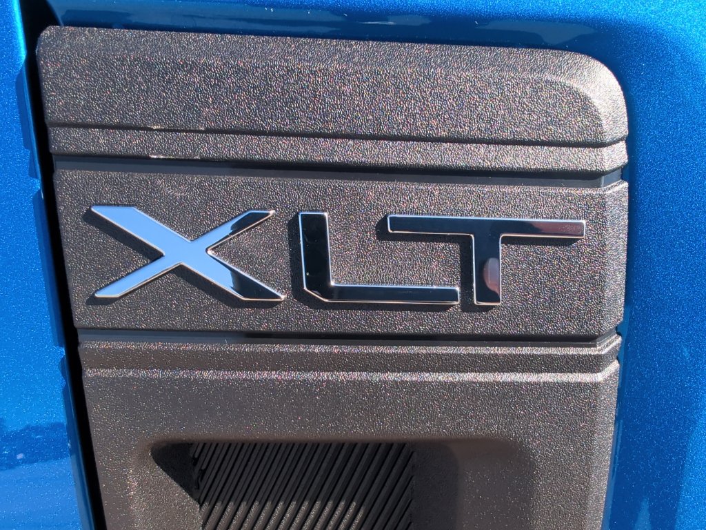 New 2025 Ford Maverick XLT w/ XLT Luxury Package image 9