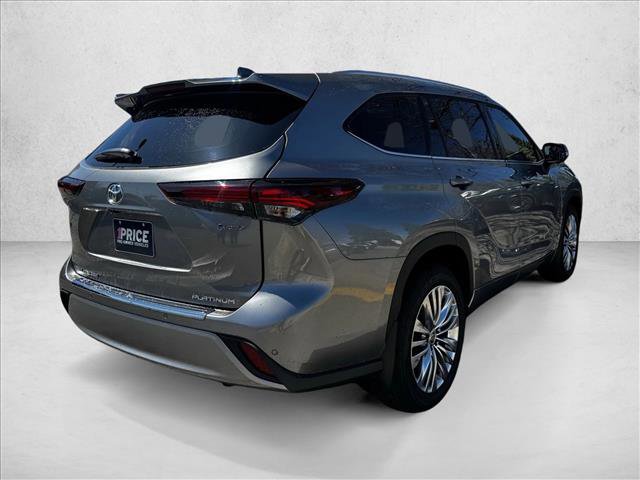 Used 2025 Toyota Highlander Platinum AWD/4WD image 5