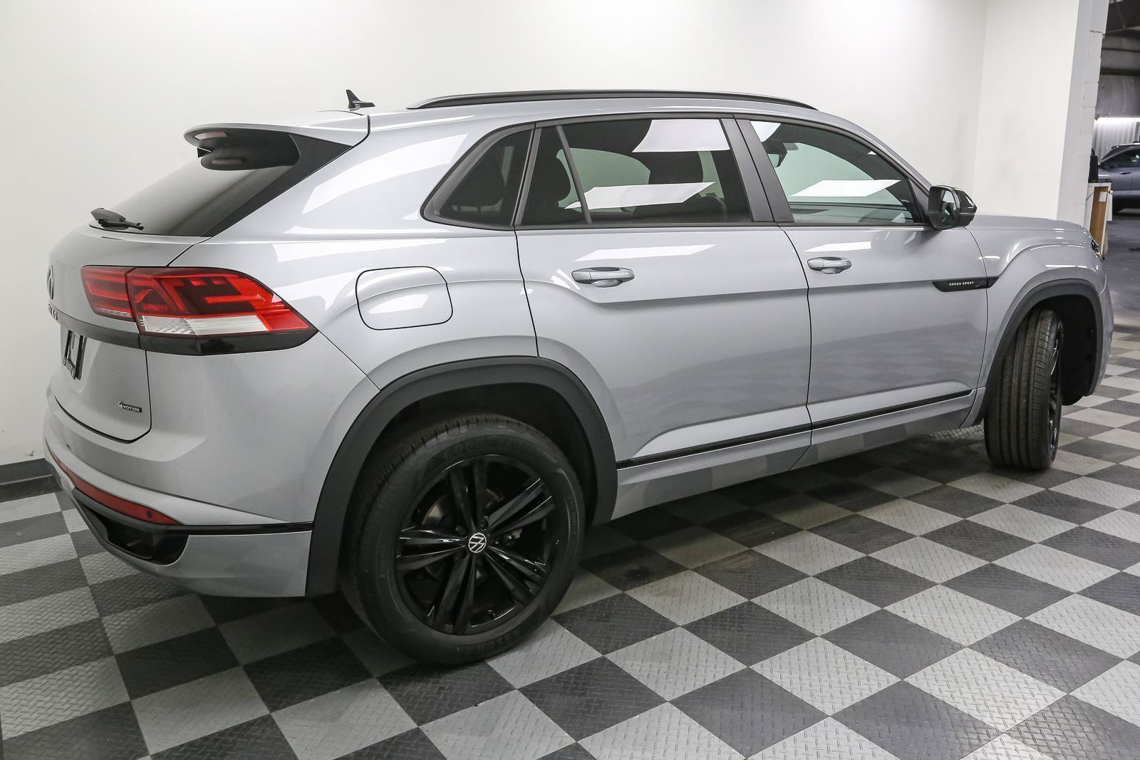 Certified 2023 Volkswagen Atlas Cross Sport SEL R-Line AWD/4WD image 11