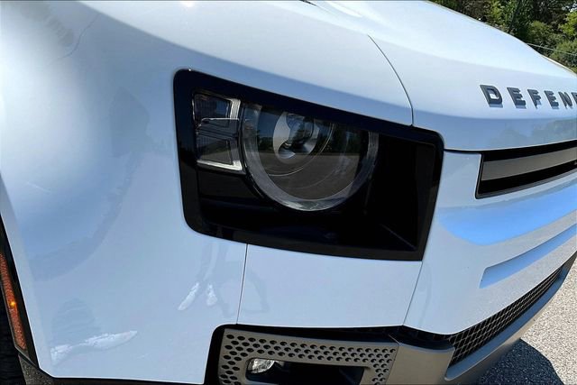 Used 2025 Land Rover Defender 110 X-Dynamic SE image 27