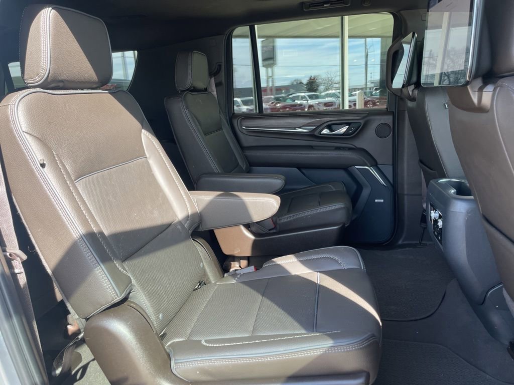 Used 2024 GMC Yukon XL Denali w/ Advanced Technology Package AWD/4WD image 30