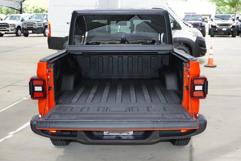 Used 2025 Jeep Gladiator Sport AWD/4WD image 28