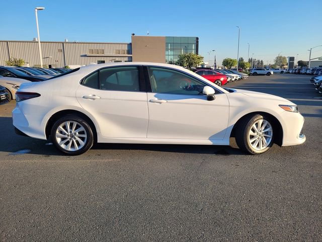 Used 2021 Toyota Camry LE image 3
