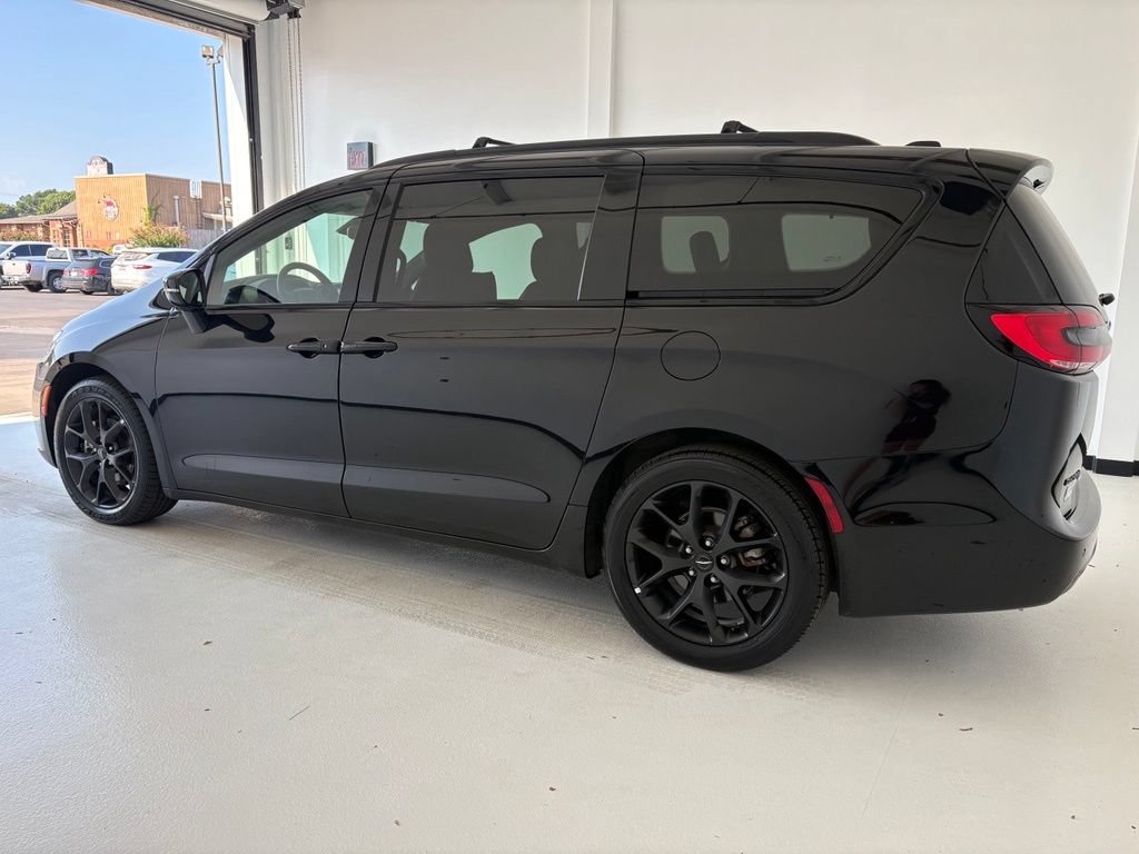 Used 2025 Chrysler Pacifica Limited FWD image 21