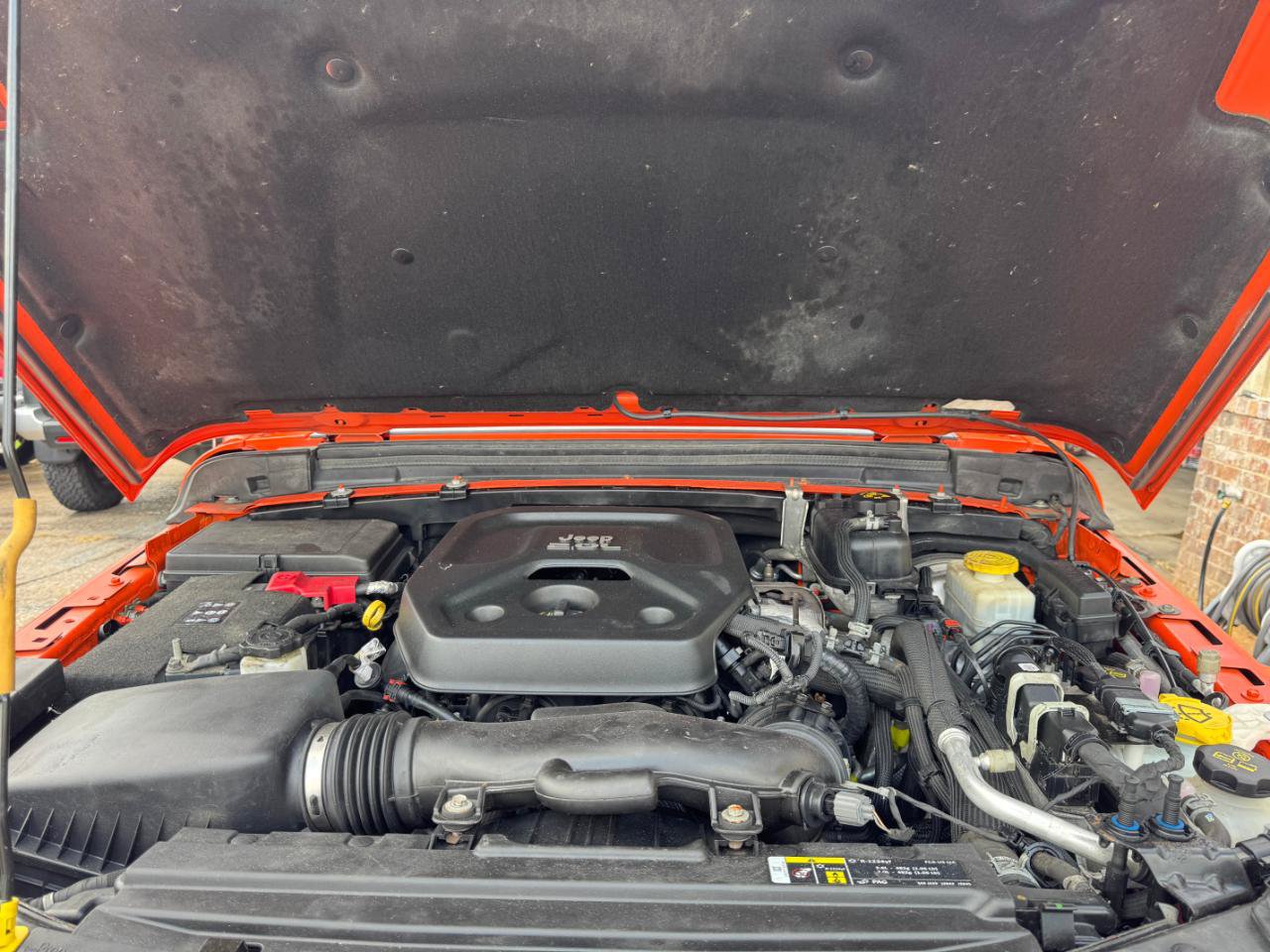 Used 2018 Jeep Wrangler Unlimited Sahara AWD/4WD image 17