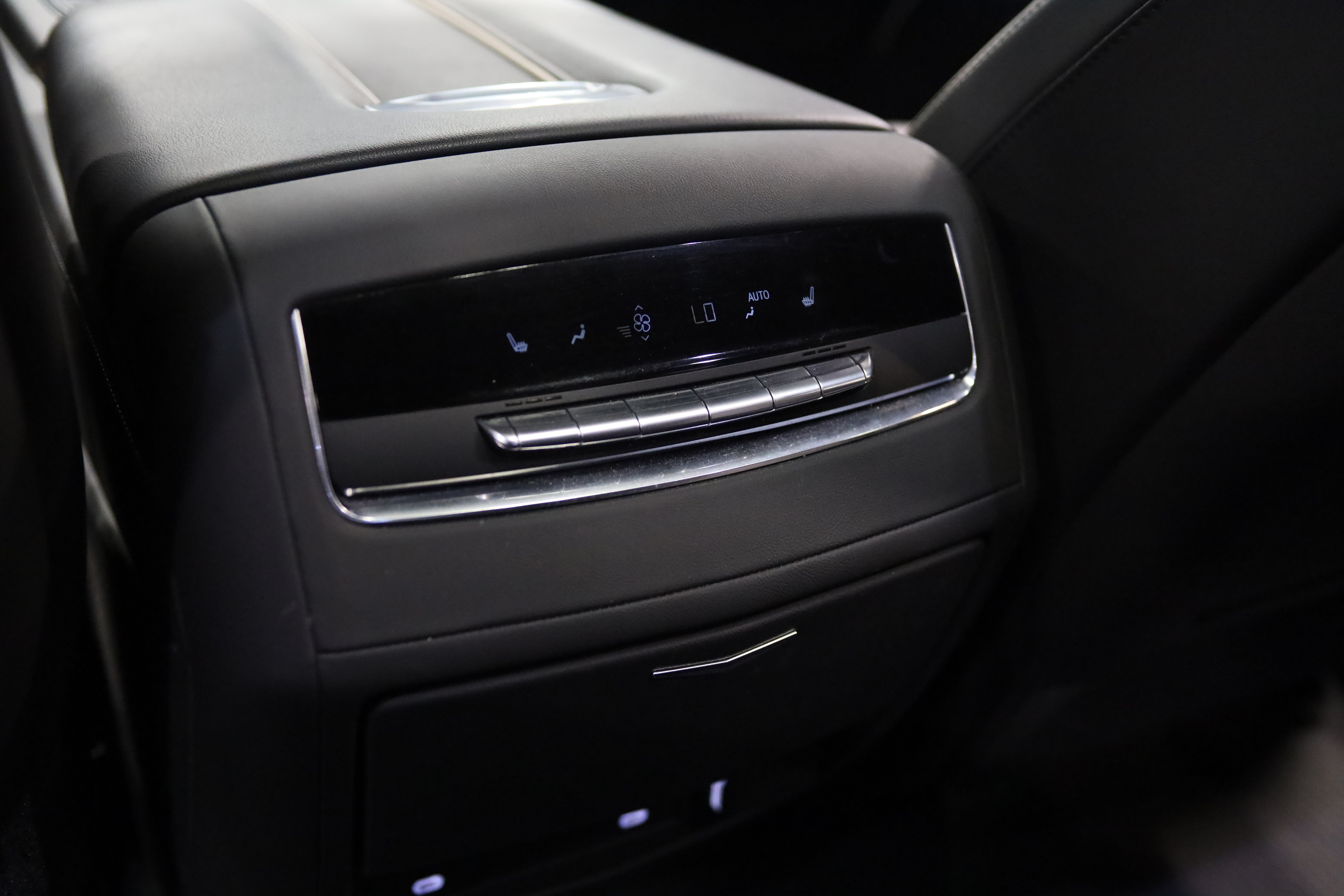 Used 2021 Cadillac Escalade Premium Luxury w/ Driver Assist Tech Package AWD/4WD image 39