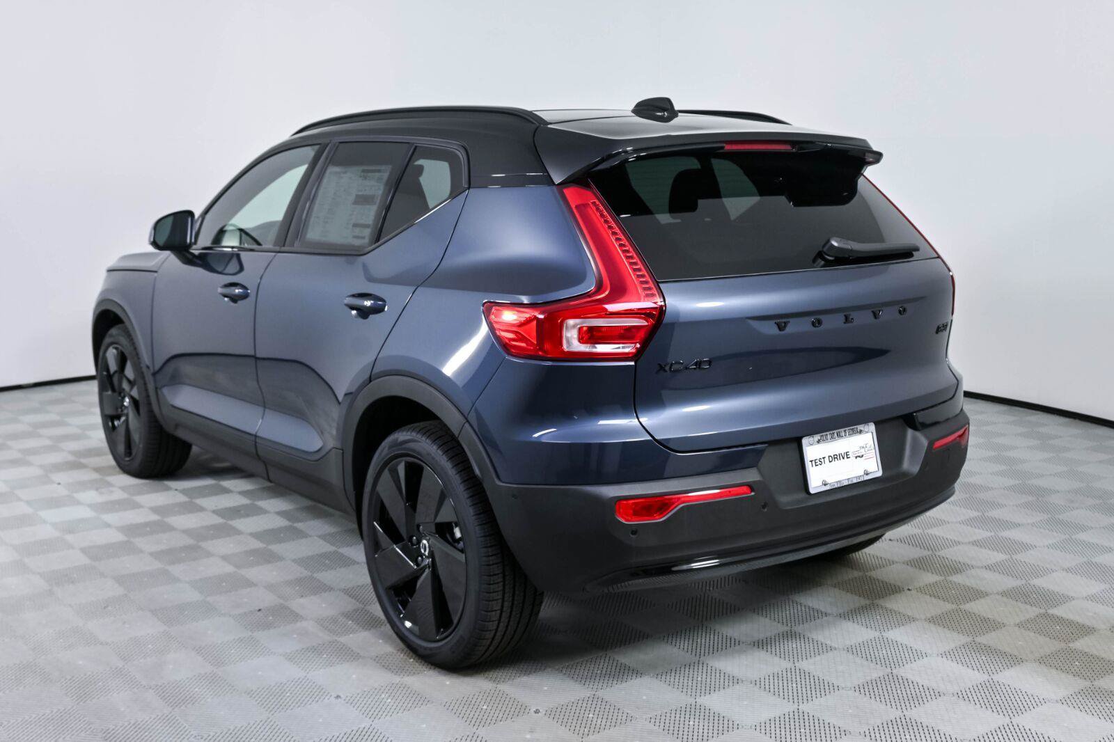 New 2026 Volvo XC40 B5 Ultra w/ Protection Package Premier AWD/4WD image 3