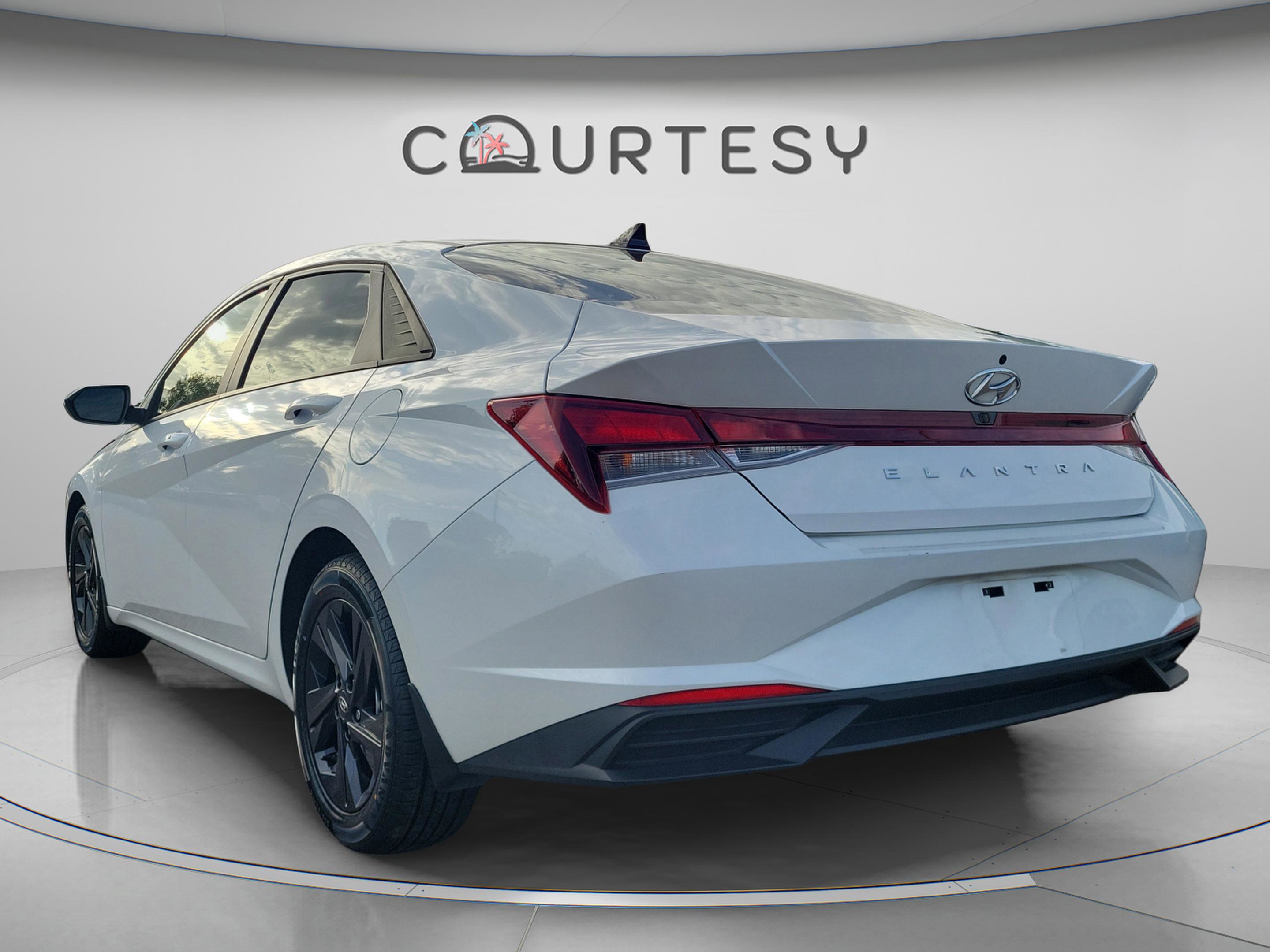 Certified 2022 Hyundai Elantra SEL image 2