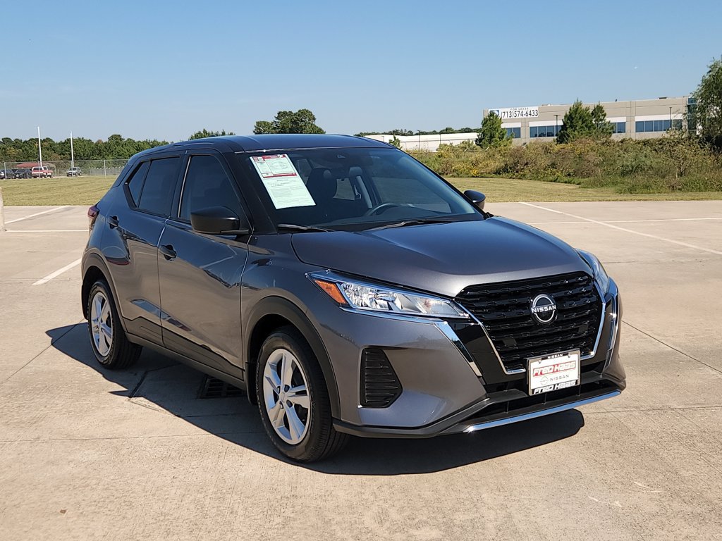Used 2025 Nissan Kicks Play S FWD image 3