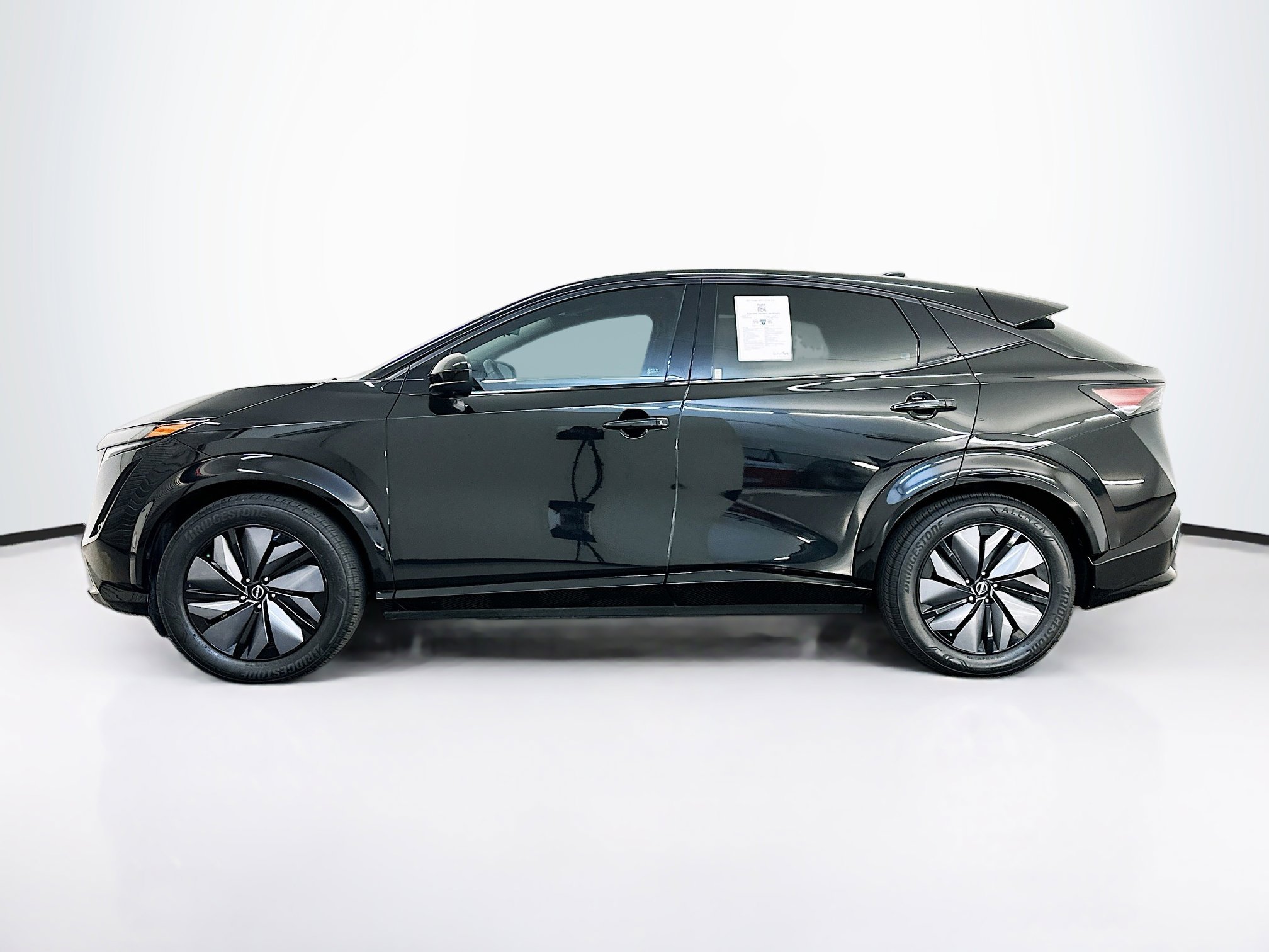 Used 2023 Nissan Ariya AWD image 4