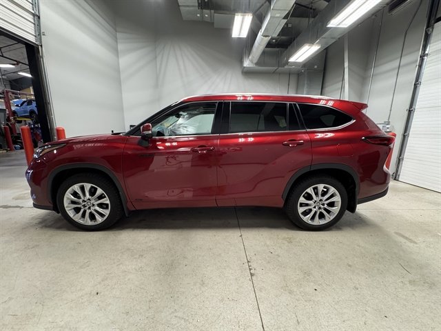 Used 2021 Toyota Highlander Limited AWD/4WD image 4