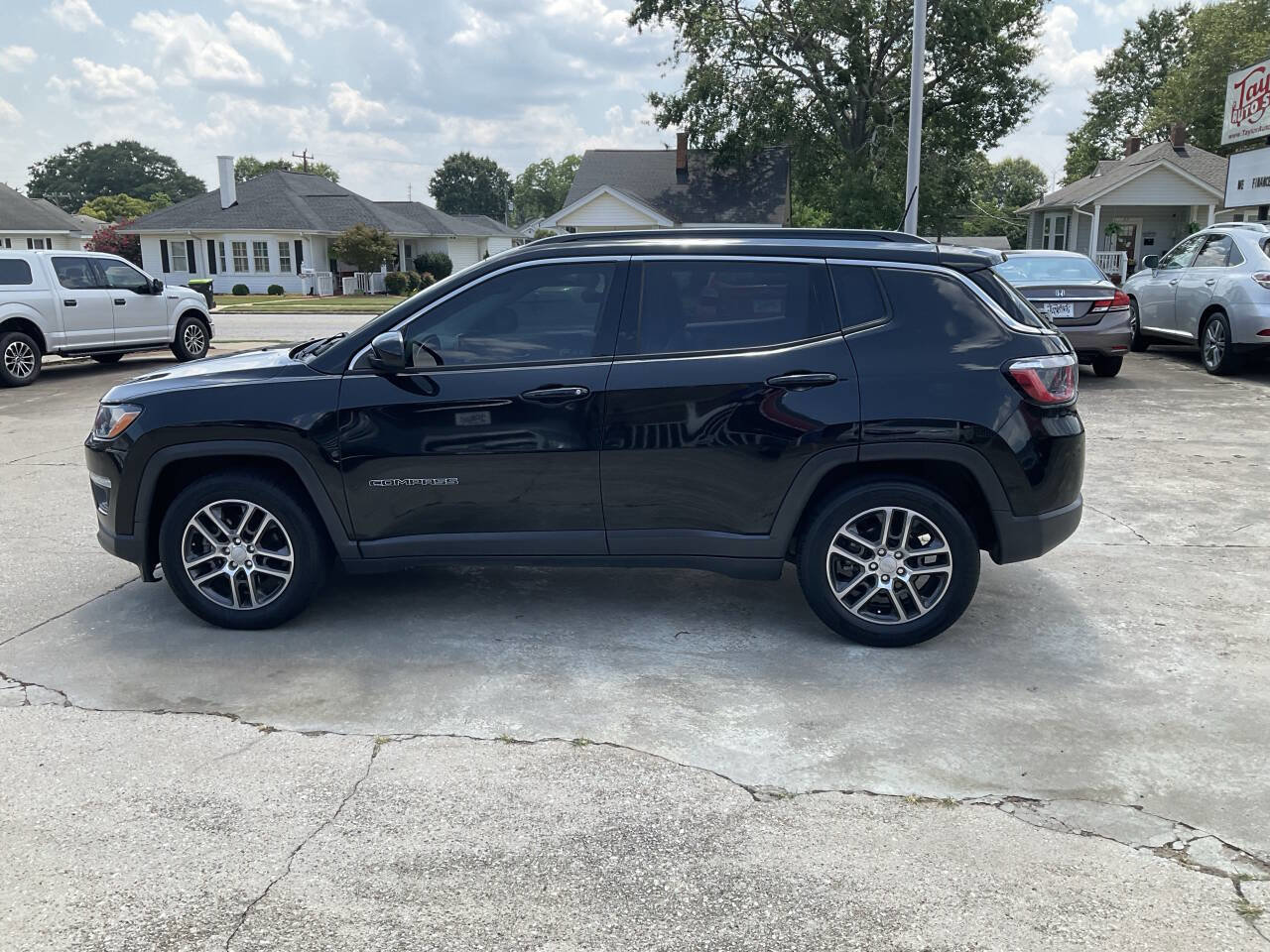 Used 2019 Jeep Compass Latitude w/ Popular Equipment Group image 6