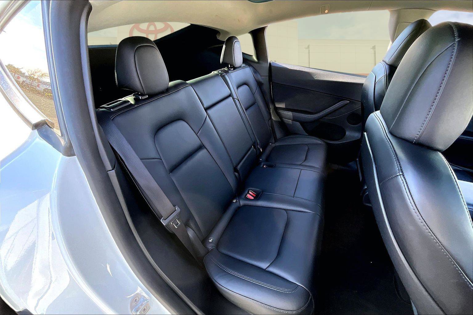 Used 2022 Tesla Model Y Long Range image 25