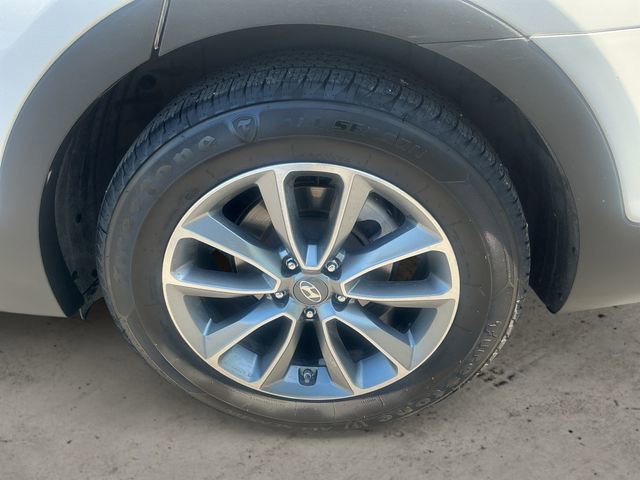Used 2017 Hyundai Santa Fe SE AWD/4WD image 14