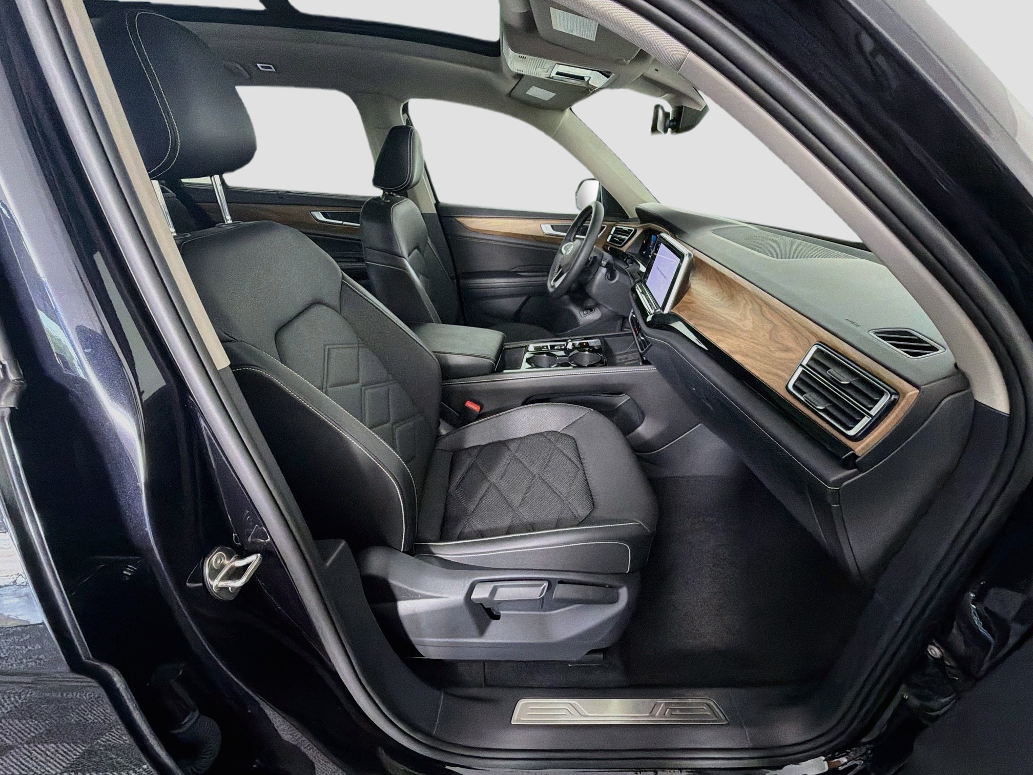 Used 2025 Volkswagen Atlas SE FWD image 35