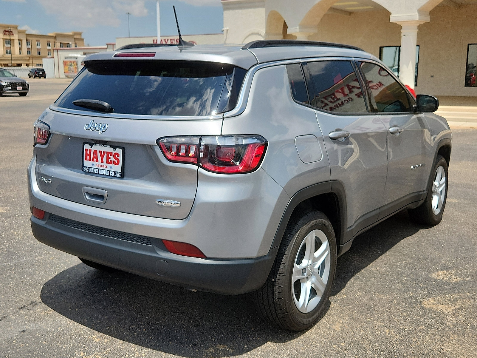Used 2024 Jeep Compass Latitude image 4