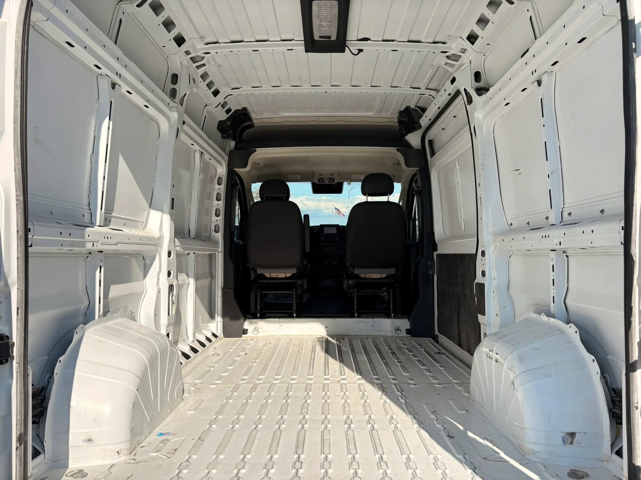 Used 2025 RAM ProMaster 2500 w/ Convenience Group FWD image 12