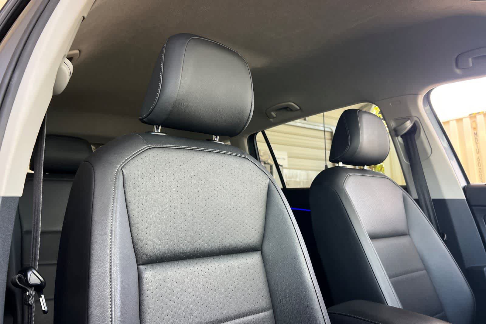 Used 2020 Volkswagen Tiguan SE AWD/4WD image 18