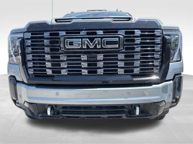 Used 2025 GMC Sierra 3500 Denali Ultimate image 2