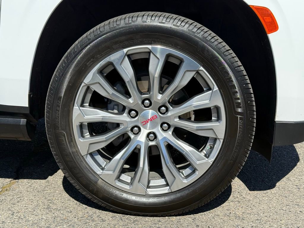 Used 2021 GMC Yukon XL Denali w/ Denali Premium Package image 18