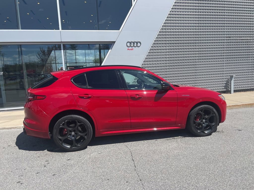 Used 2023 Alfa Romeo Stelvio Veloce AWD/4WD image 18
